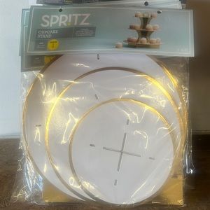 Spritz cupcake holder